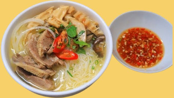 Duck & Bamboo Shoot Noodle Soup (Bún / Miến măng vịt)